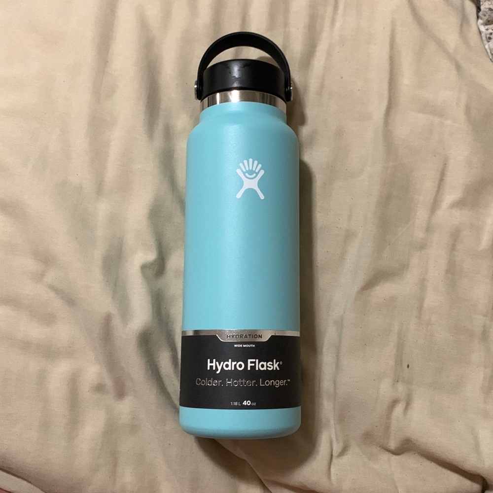 40oz “Alpine” Hydroflask BRAND NEW NEVER USED